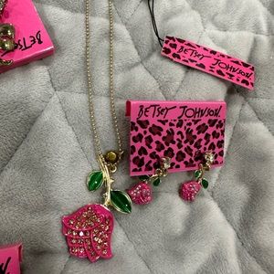 Betsey Johnson rose necklace and earrings set